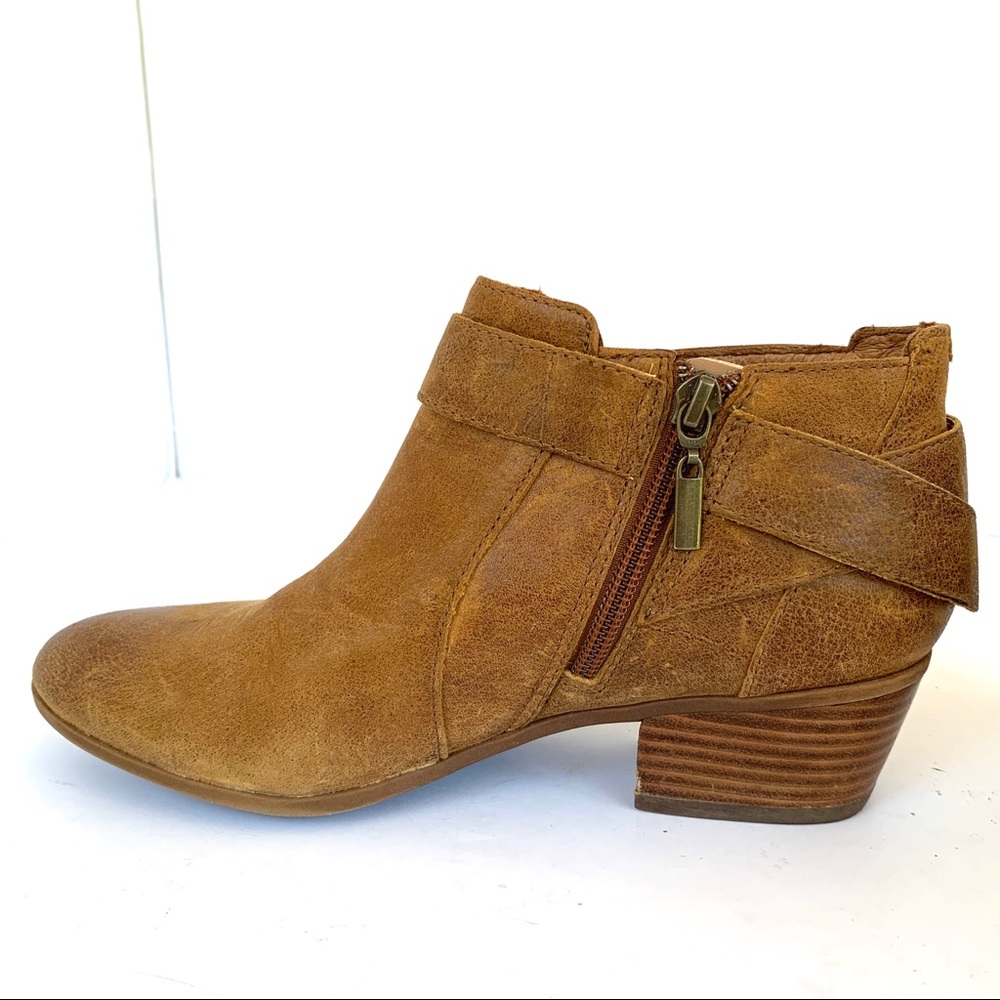 Clark’s Leather Ankle Bootie - Picture 4 of 8